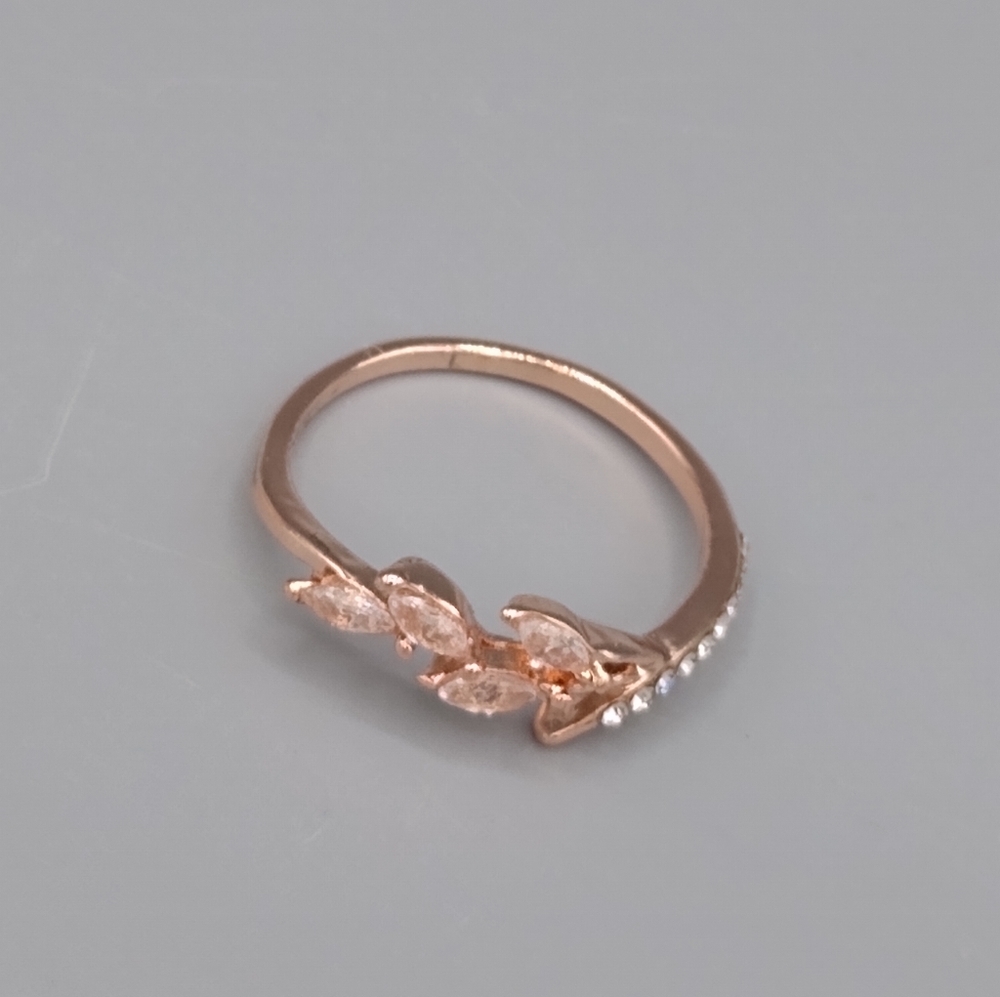 Rose Gold Tone Vine Rhinestone Leaf Pavé Ring Sizes 6, 7, 8, 9 - Picture 3 of 10